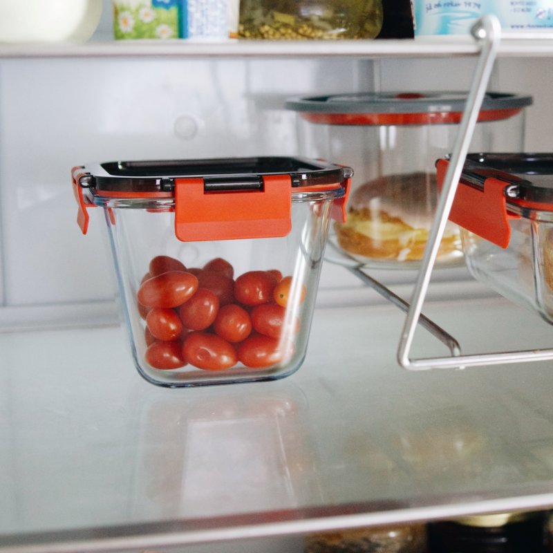 Boite alimentaire en verre avec couvercle à clips en plastique, cont 0,9l, dim 132x132x105mm - verre borosilicate -