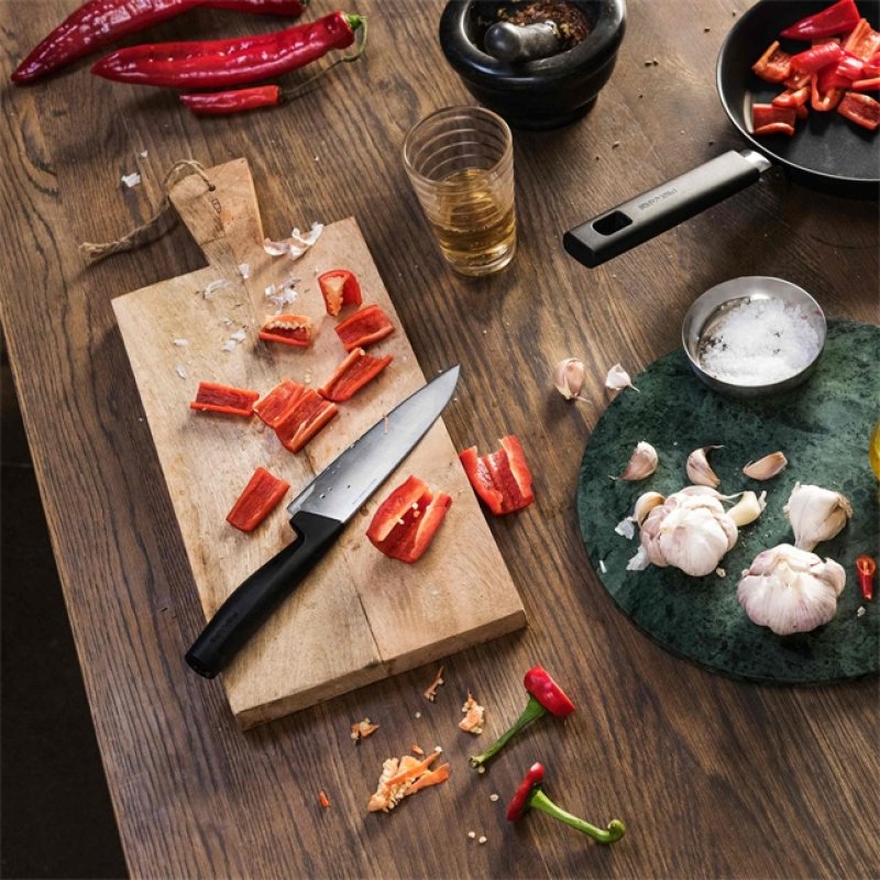 FISKARS CHEF'S KNIFE MEDIUM HARD EDGE