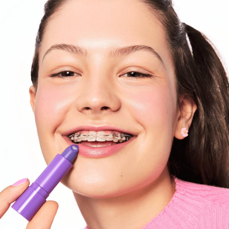 Essence Heart Core Fruity Lip Balm No. 06 Violet Smoothing Nourishing