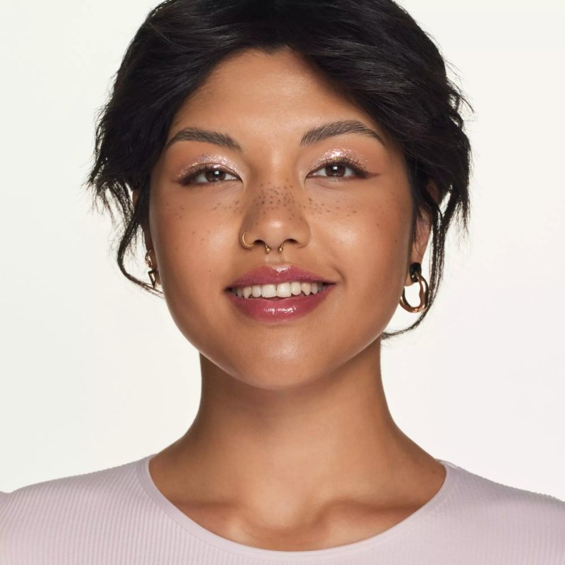 Essence hydra kiss LIP OIL brillant à lèvres 4 ml 01 Kiss From A Rose