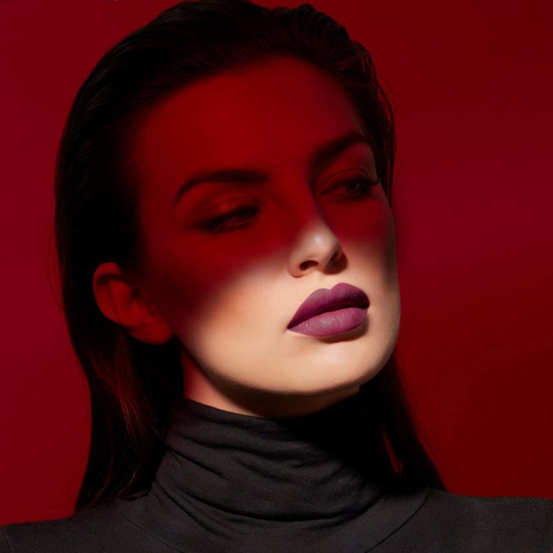 Deborah Milano Red Mat Matte Lipstick with Collagen and Hyaluronic Acid 31 Berry Me Nourishing and Softening Effect