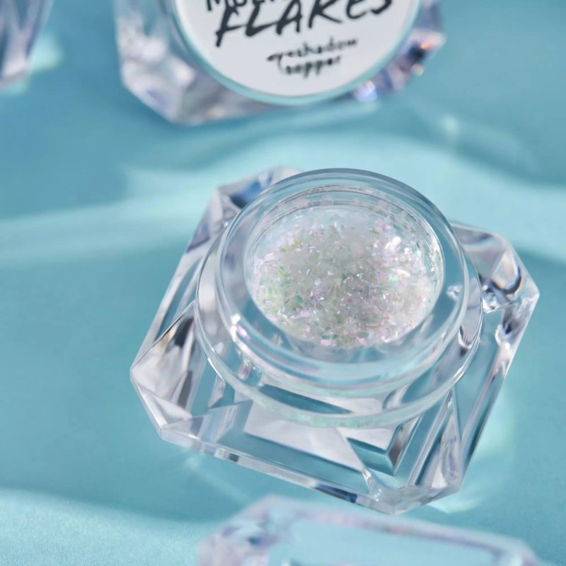 Essence MULTICHROME FLAKES eyeshadow topper ombre à paupière 2 g 01 Galactic vibes Colle pailletée