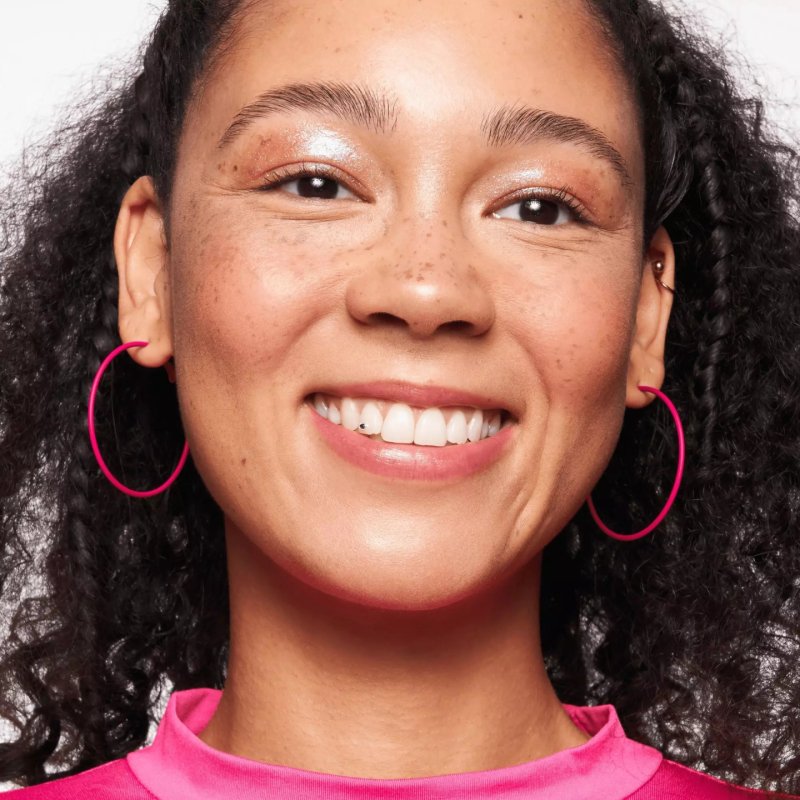 essence Dewy Eye Gloss Liquid Shadow Nr. 02 Red Soft-Focus Radiant Fresh Vegan Nanoparticle Free Perfume-Free Oil-Free