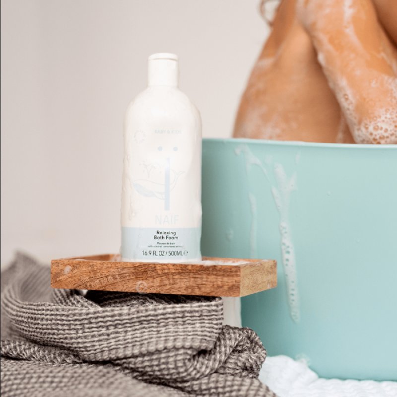 Naïf Baby & Child Bath Foam with Natural Bubbles, Cleans and Moisturizes During Bath Time, Suitable for Sensitive Baby