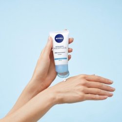 Nivea Essentials Moisturizing Normal To Combination Skin Spf 15 - 50ml