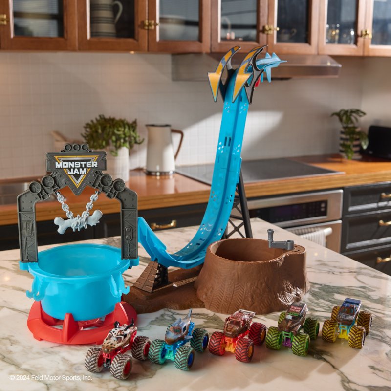 Monster Jam Mud Blasters Monster Mutt Dalmatian Dunk Tank