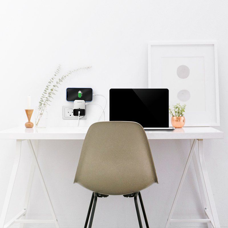 LogiLink Adapterstecker mit Smartphone-Ablagefläche, weiß