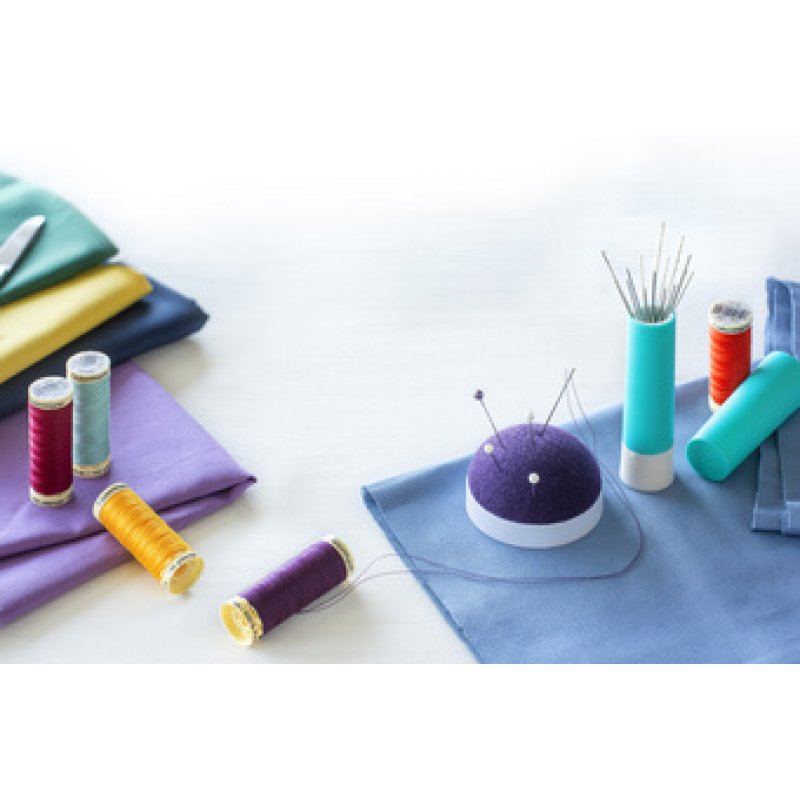 Gütermann Kit de fil à coudre avec distributeur d'aiguilles