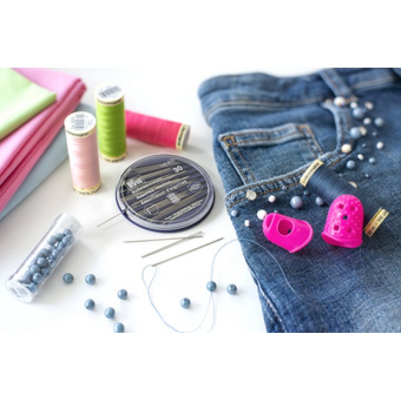 Gütermann Kit de fil à coudre avec aiguilles & tire-aiguille