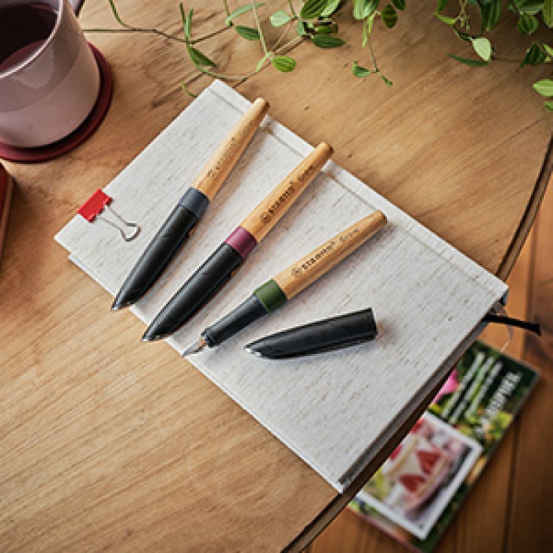 STABILO Stylo plume Grow, rouge prune / cerise