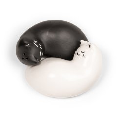 Kikkerland - Purrfect Salt & Pepper Shakers - Black and White - 8.25 cm x 3.75 cm x 6.5 cm