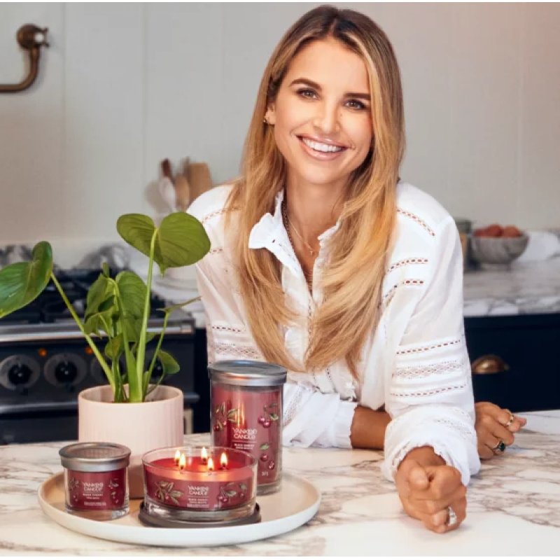 Yankee Candle 1744738E wax candle Cylinder Cherry (fruit) Red 1 pc(s)