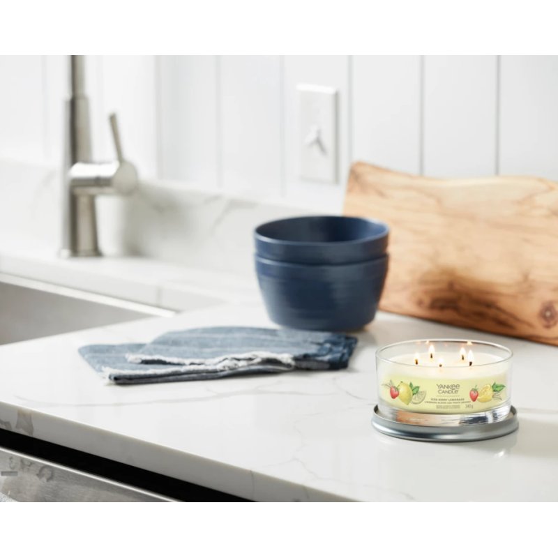 Yankee Candle Iced Berry Lemonade bougie en cire Cylindre Pamplemousse, Citron, Pomelo Jaune 1 pièce(s)