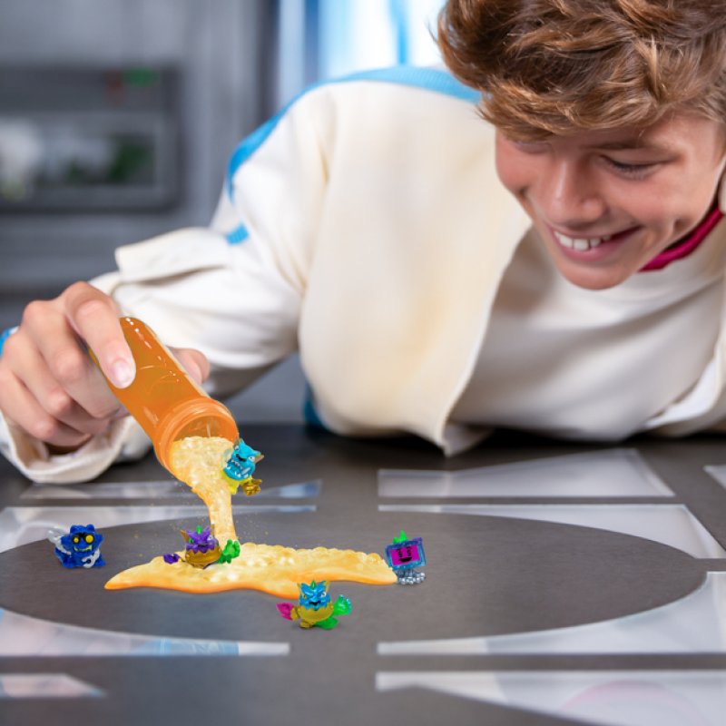 MR. BEAST LAB - Swarms figures 5 pcs. Series 2 - (20379)