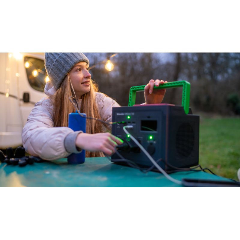 Schneider tragbare OffGrid Powerstation 500 (schwarz/grün, Lithium-Ionen Akku 517Wh, 2x 230V 500W, 3x USB-A, 2x USB-C