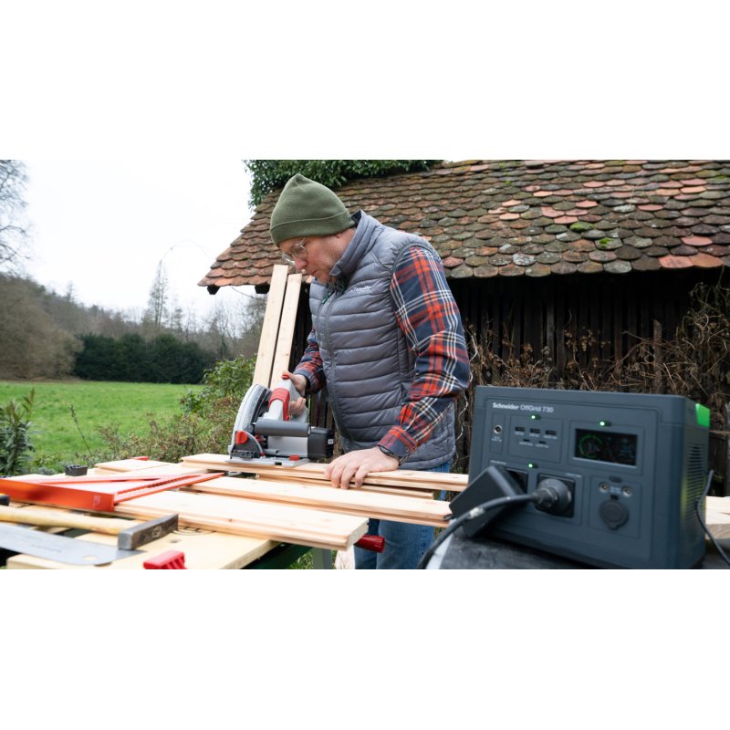 Schneider tragbare OffGrid Powerstation 500 (schwarz/grün, Lithium-Ionen Akku 517Wh, 2x 230V 500W, 3x USB-A, 2x USB-C