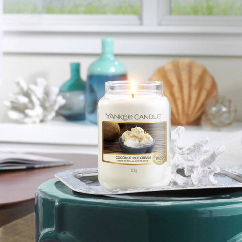 Yankee Candle Coconut Rice Cream wax candle Round White 1 pc(s)
