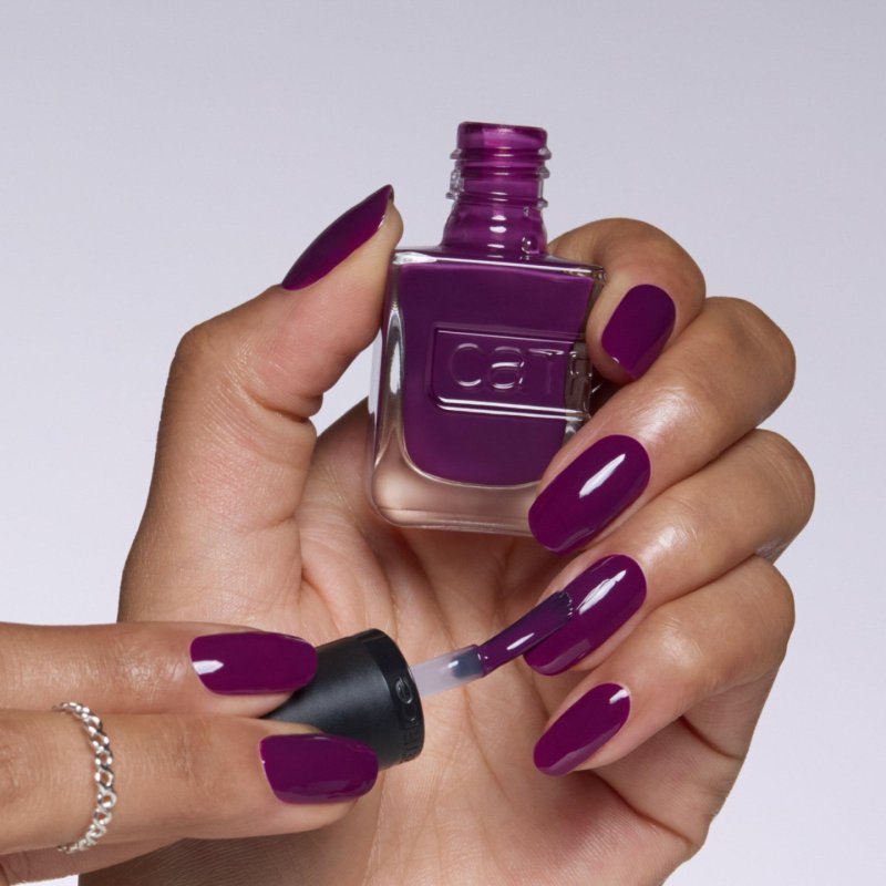 CATRICE GEL AFFAIR nail polish Violet