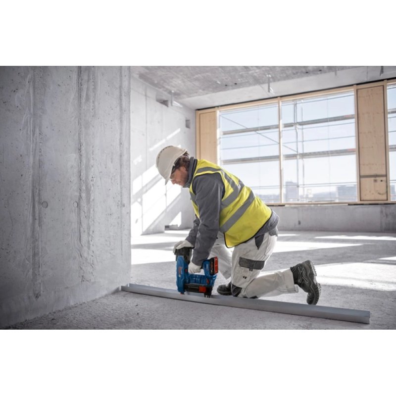 Bosch GNB 18V-38 Professional Cloueuse Batterie