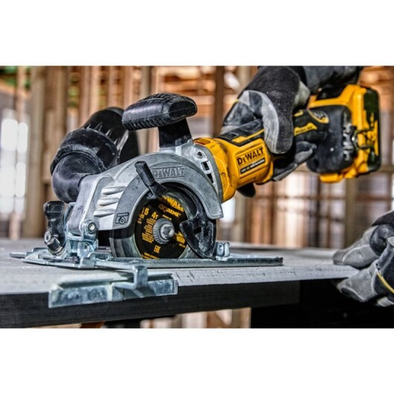 DeWALT DCS691N-XJ scie circulaire portative 11,5 cm Noir, Jaune 4500 tr/min 800 W