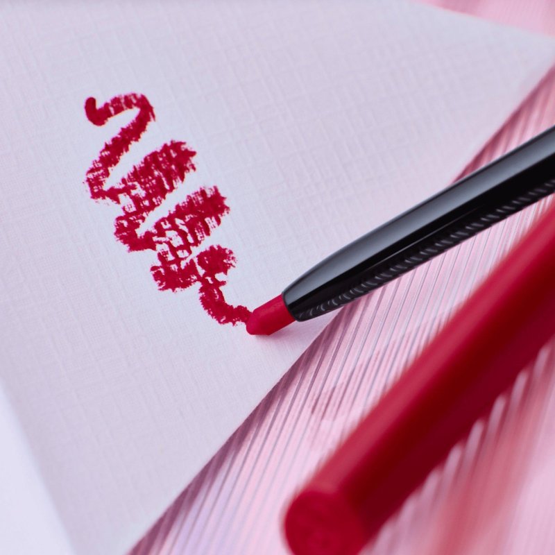 Essence Lipliner 8h Matte Comfort 13 Never Too Much - 3 Grams