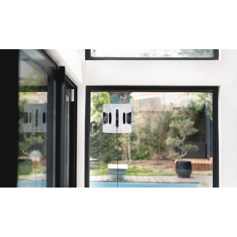 Hobot - 2S window cleaning robot - compact and lightweight