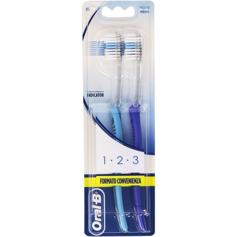 Oral-B Manual Toothbrush with Ergonomic Grip and Soft Bristles
