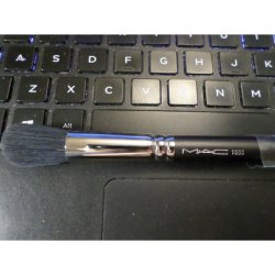 MAC 109S Synthetic Small Contour Brush 6.5 Inches