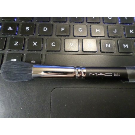 MAC 109S Synthetic Small Contour Brush 6.5 Inches