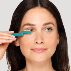 TWEEZERMAN Lashes Set Including Eyelash Curler and Eyelash Comb Christmas Gift Set in Majestic Turquoise Limited Edition