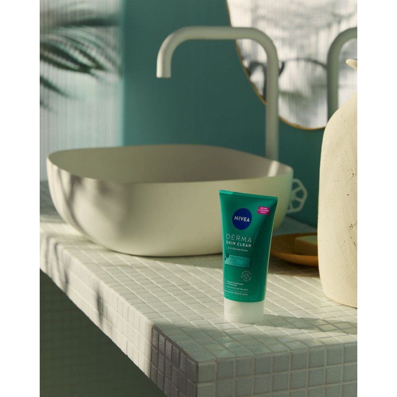 NIVEA Derma Skin Clear Cleansing scrub Unisex