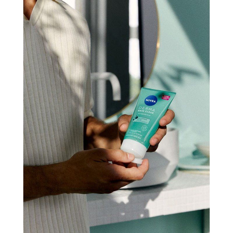 NIVEA Derma Skin Clear Gommage nettoyant Unisexe