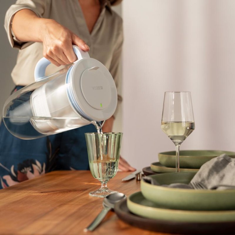 BRITA Blue Glass Carafe 2.5L with BRITA MAXTRA PRO All-in-1 Filter Cartridge - Reduces Tartar, Chlorine, Certain