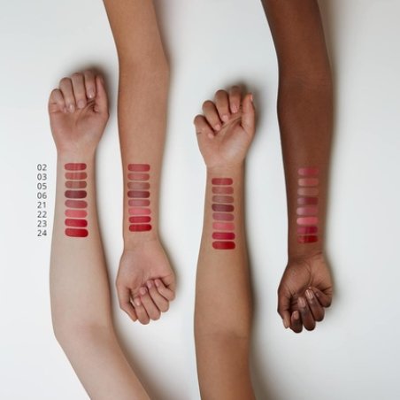 Essence This Is Me Lipstick Semi-Matte 24 Fierce