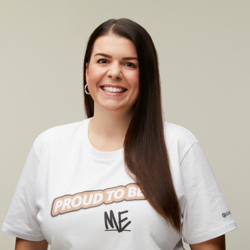 Essence Pretty Natural 050 Neutral Champagne 30ml