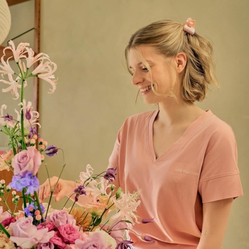 Invisibobble Everclaw S Oasis Coral Crush Small Hair Clip in Soft Coral Red