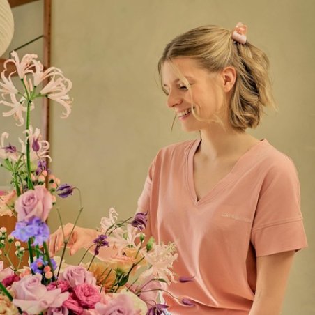 Invisibobble Everclaw S Oasis Coral Crush Small Hair Clip in Soft Coral Red