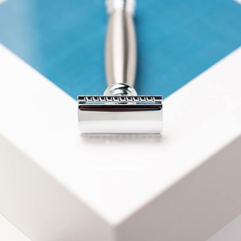 MERKUR 43C Safety Razor Stainless Steel and Chrome Straight Cut Closed Comb Ideal for Wet Shaving Zinc Die-Cast Brass