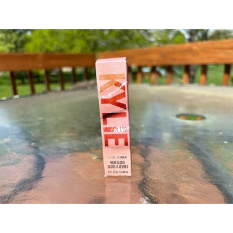 Kylie By Kylie Jenner High Gloss 324 Damn Gina 3.3ml 0.11oz