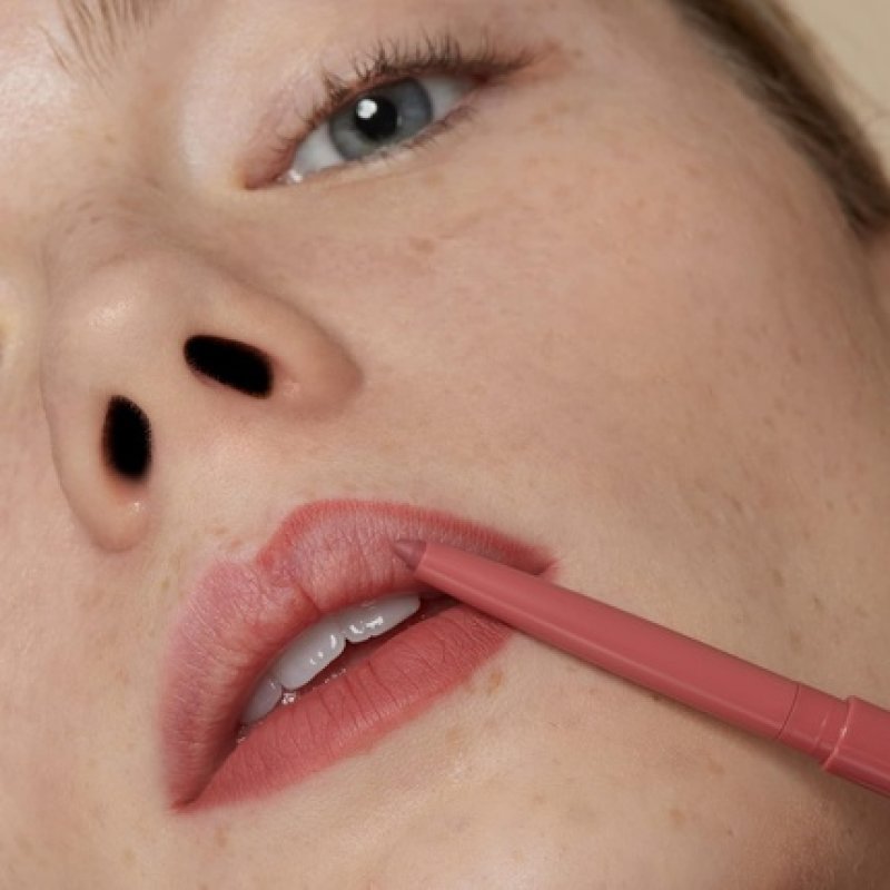 By Terry Hyaluronic Lip Liner Pencil Defines the Lips Creamy Hydrating Formula Intensely Pigmented Long-lasting