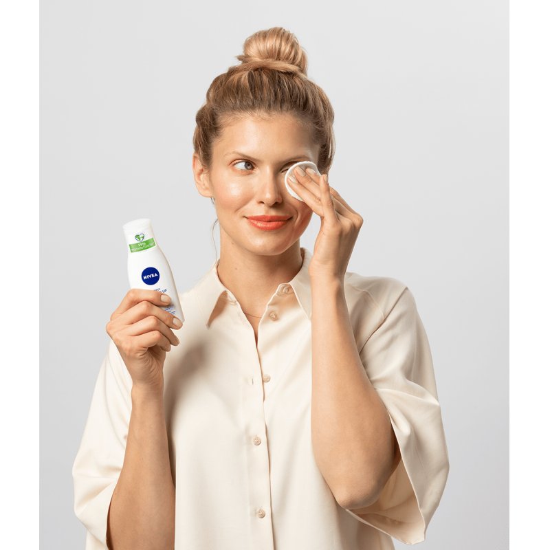 NIVEA Waterproof Eye Makeup Remover 125ml with Chamomile Extract and Provitamin B5