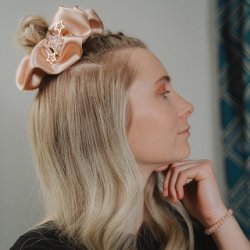 Invisibobble Rosie Forescue Sprunchie with Pin Fade into Fab Hair Scrunchie Spiral Hair Ring meets Scrunchie No Kink