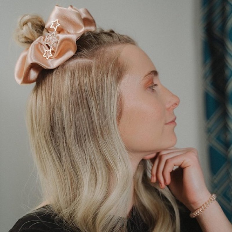 Invisibobble Rosie Forescue Sprunchie with Pin Fade into Fab Hair Scrunchie Spiral Hair Ring meets Scrunchie No Kink