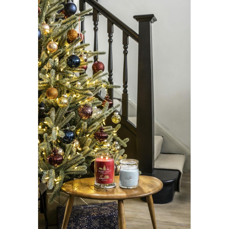 Yankee Candle North Pole Hideaway Signature Medium Jar