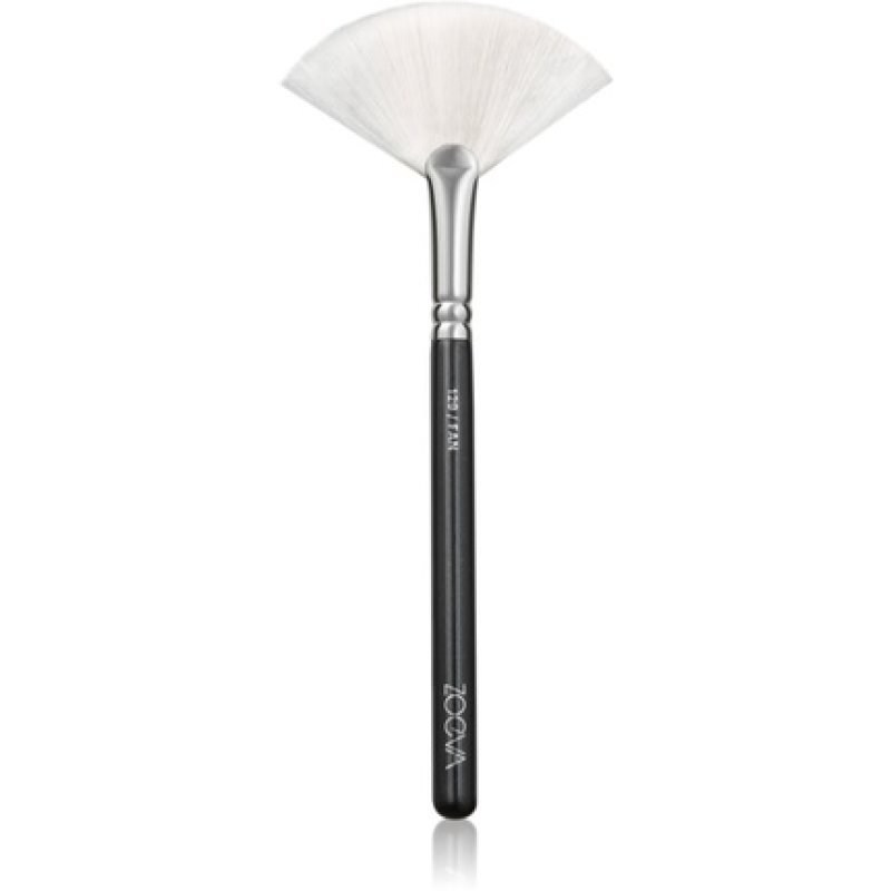 ZOEVA 129 Fan Highlighter Brush - 1 pc