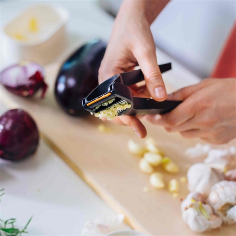 Fiskars Garlic Press With Fold-Out Grid Insert And Scraper, Length: 16