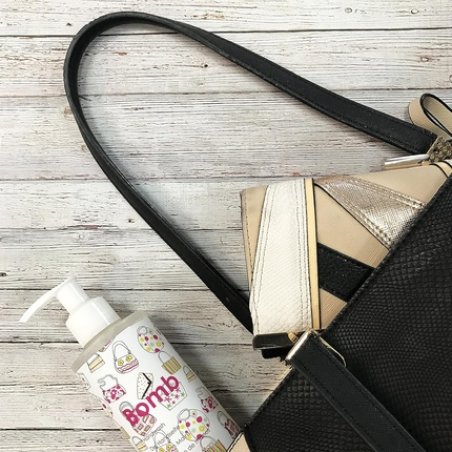 Bomb Cosmetics Handbags & Gladrags Cleansing Hand Wash with Pure Essential Oils