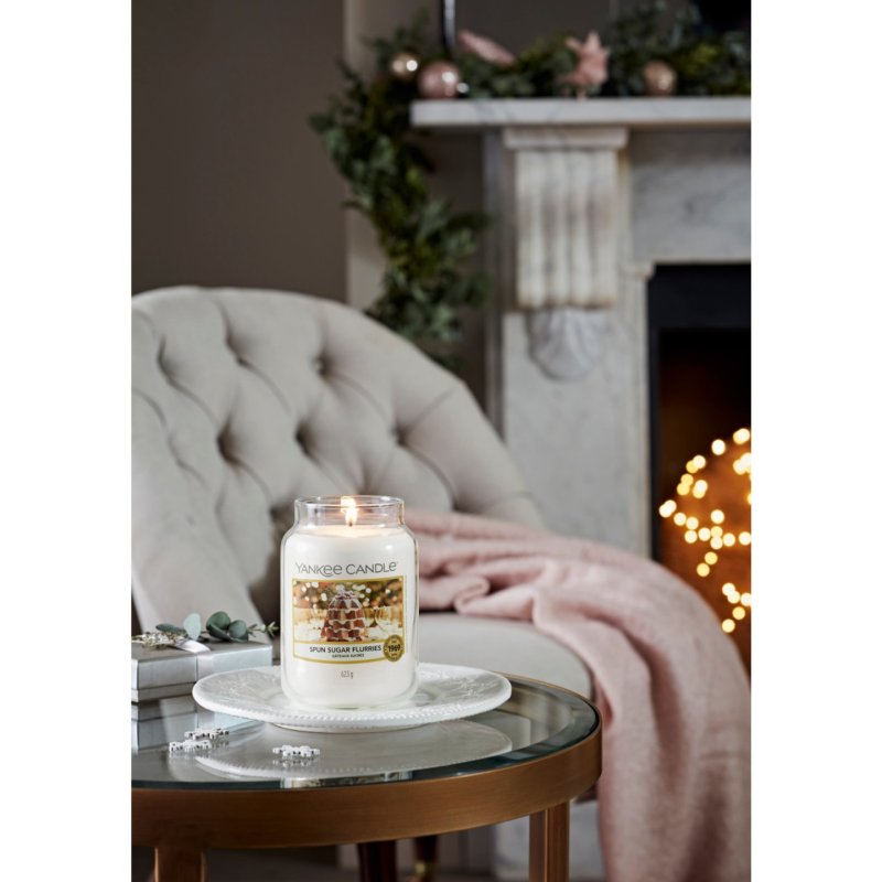 Yankee Candle Scented Candle | Spun Sugar Flurries Large Scented Jar Candle | Snow