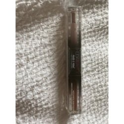 Huda Beauty Matte & Metallized Eyeshadows - Request Line & Slow Jams
