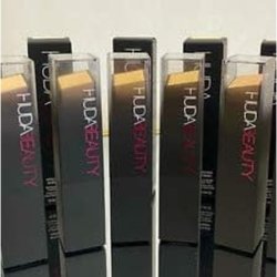 Huda Beauty FauxFilter Skin Finish Buildable Coverage Foundation Stick Beignet 335 Beige